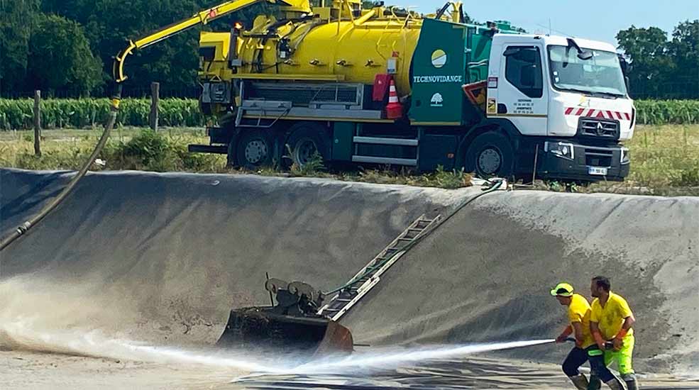 Nettoyage de bassin de rétention sur propriété viticole, Martillac